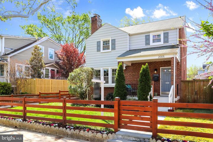 Property Photo:  2005 NE Lawrence Street NE  DC 20018 