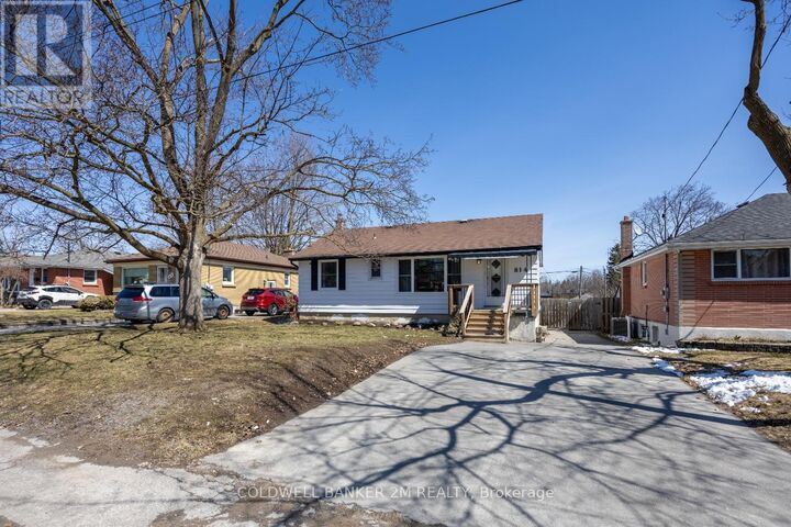 Photo de la propriété:  814 Downie Street  ON K9H 4L3 