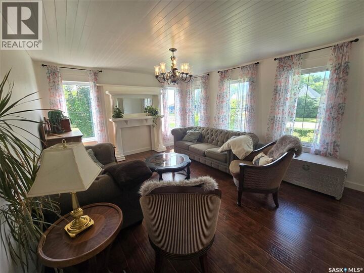 Property Photo:  1306 Assiniboia Avenue  SK S0G 2B0 
