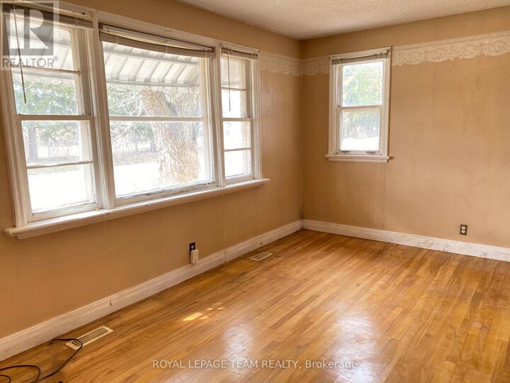 Property Photo: 204 Baskin Drive East ON K7S 3G8