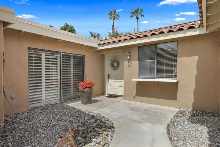 Property Photo:  412 S Sierra Madre  CA 92260 