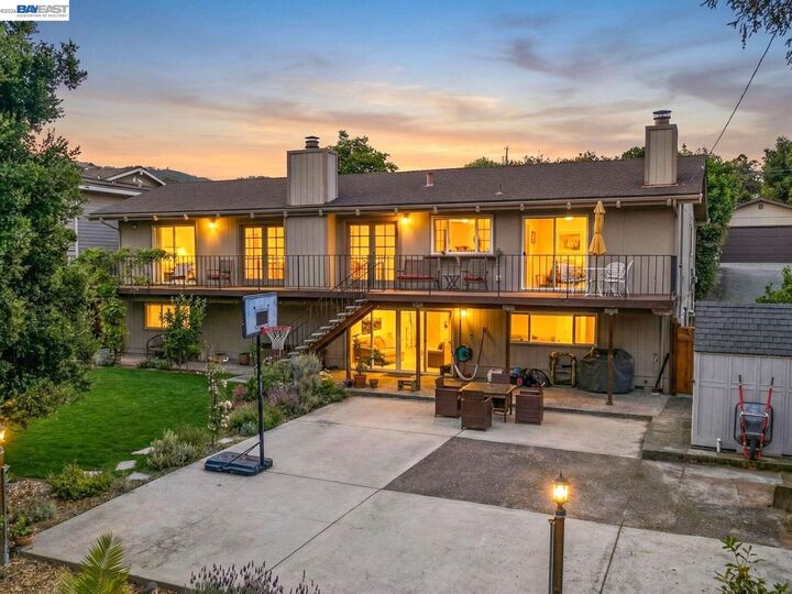 Property Photo:  16 Valley View Ct  CA 94803 