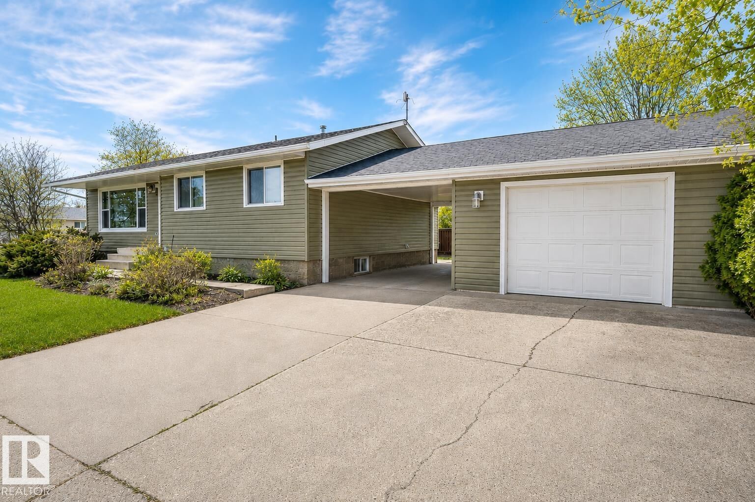 Property Photo: 5013 45 St AB T0A 3A1