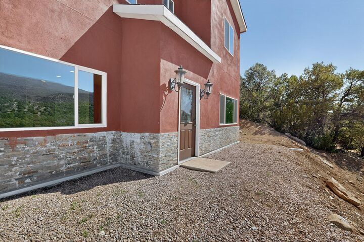 Property Photo:  7 Shasta Court  NM 87008 