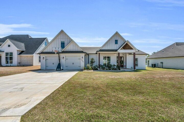 Property Photo:  206 Ridgeway Drive  MS 39759 