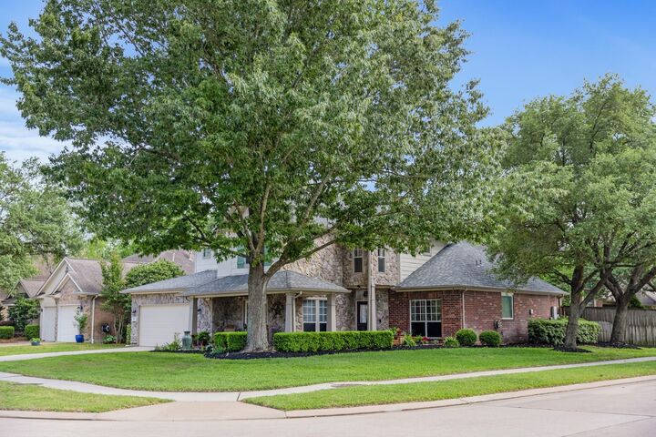 Property Photo: 10227 Crescent Bluff Lane TX 77070