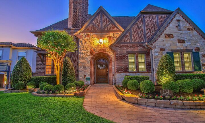 Property Photo: 134 S Curly Willow Circle TX 77375