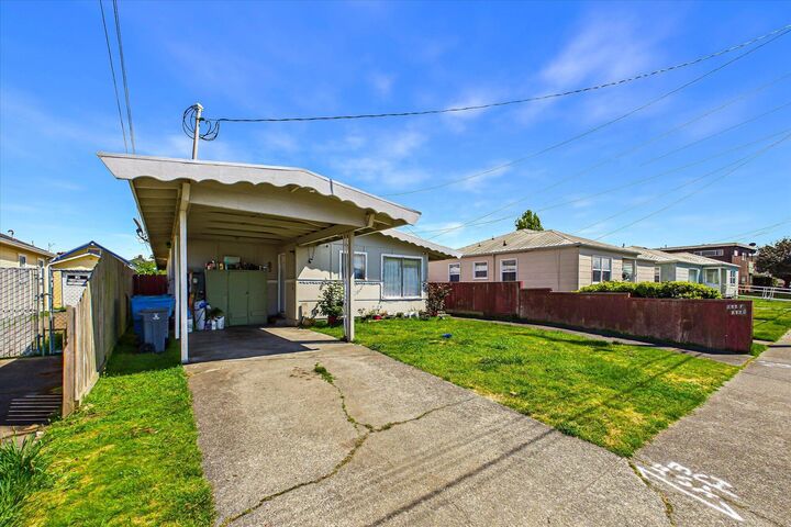 Property Photo: 22252227 Pine Street CA 95501