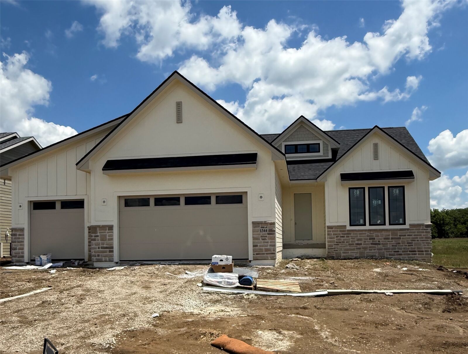 Property Photo:  1344 S Lotus Place  IA 50266 