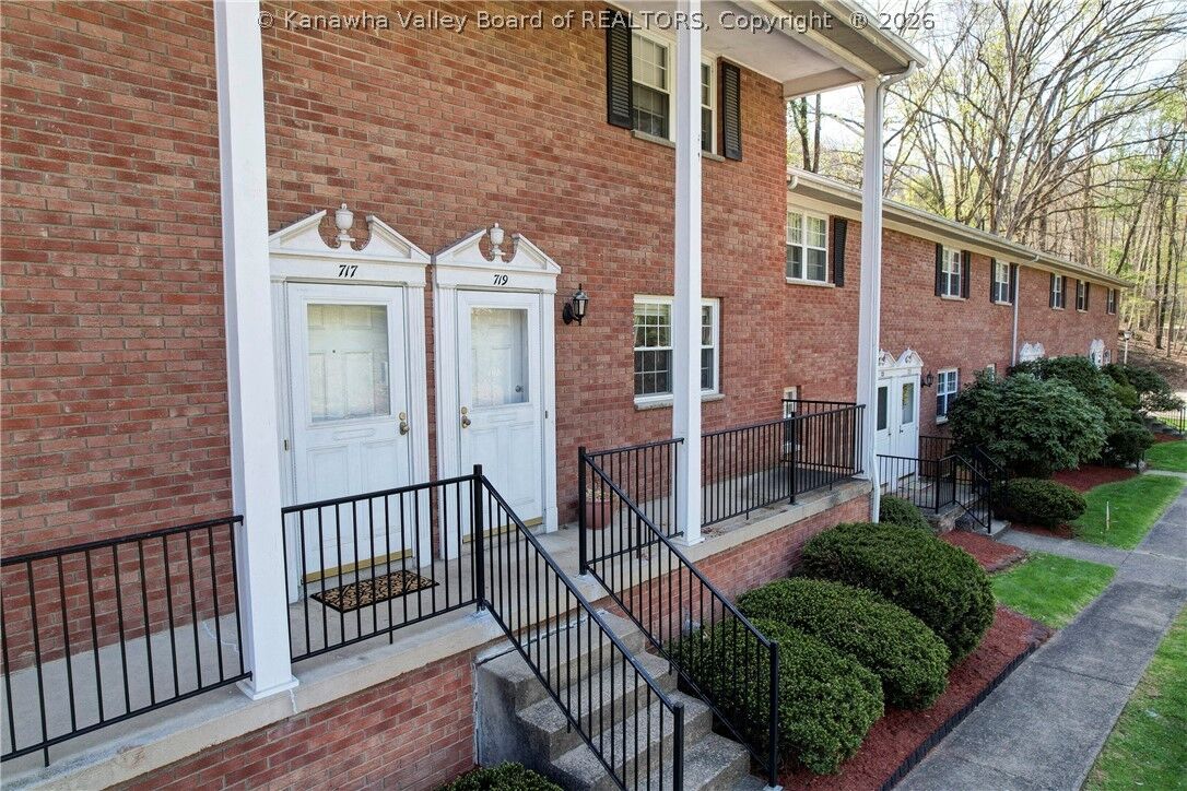 Property Photo:  717 Castlegate Road  WV 25303 