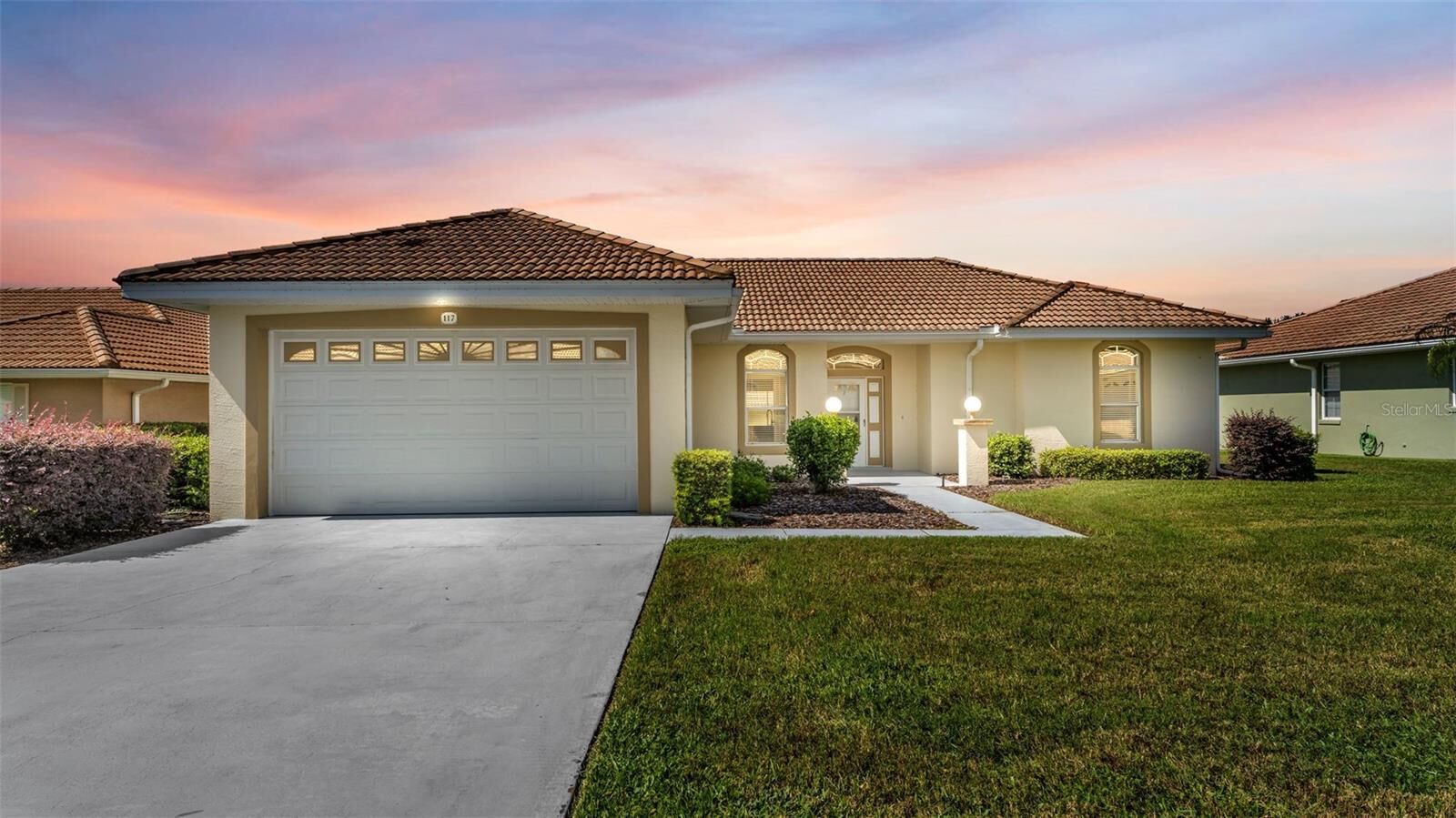 Property Photo: 117 Harbor Way FL 33823