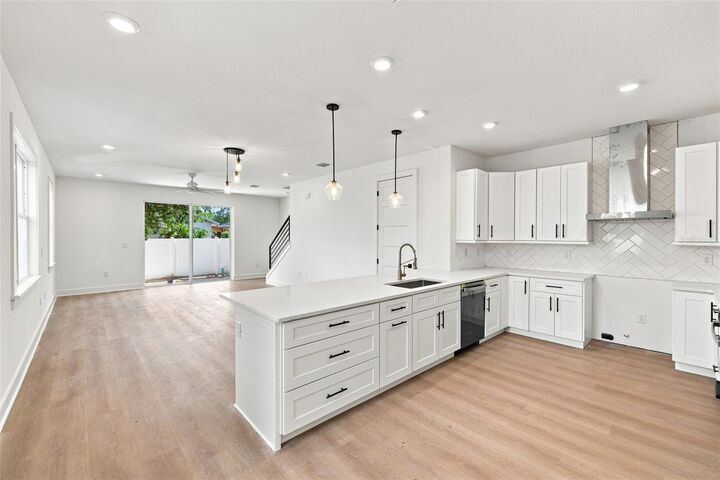 Property Photo:  2508 W Gray Street 1  FL 33609 