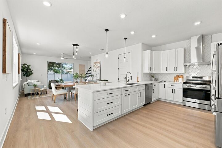 Property Photo:  2508 W Gray Street 2  FL 33609 