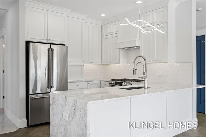 Property Photo:  930 W Savidge Street 4  MI 49456 