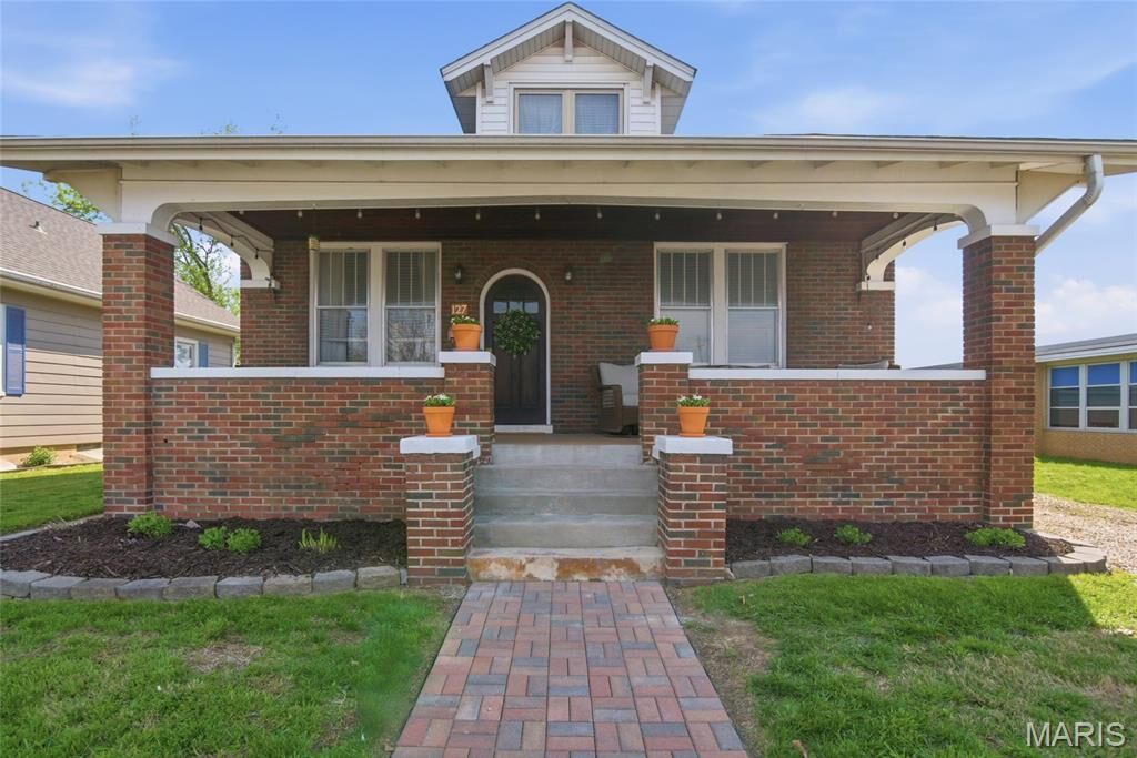 Property Photo: 127 S Rapp Avenue IL 62236