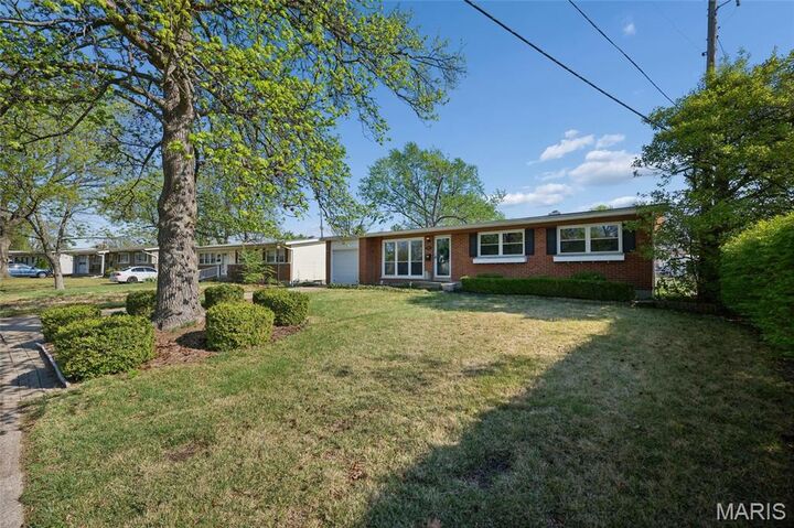 Property Photo:  715 Gonzaga Lane  MO 63031 