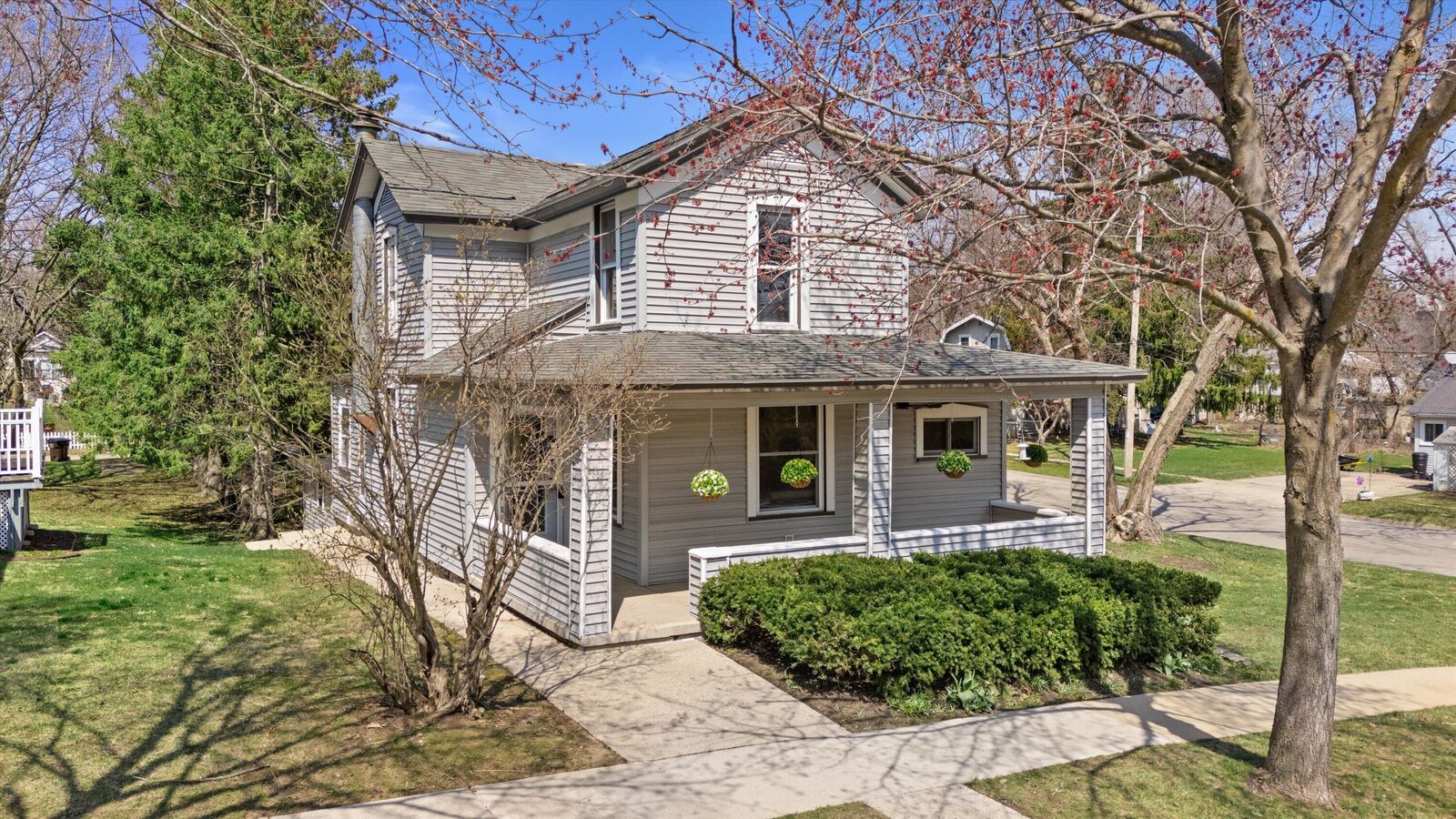 Property Photo: 605 Water St WI 53147