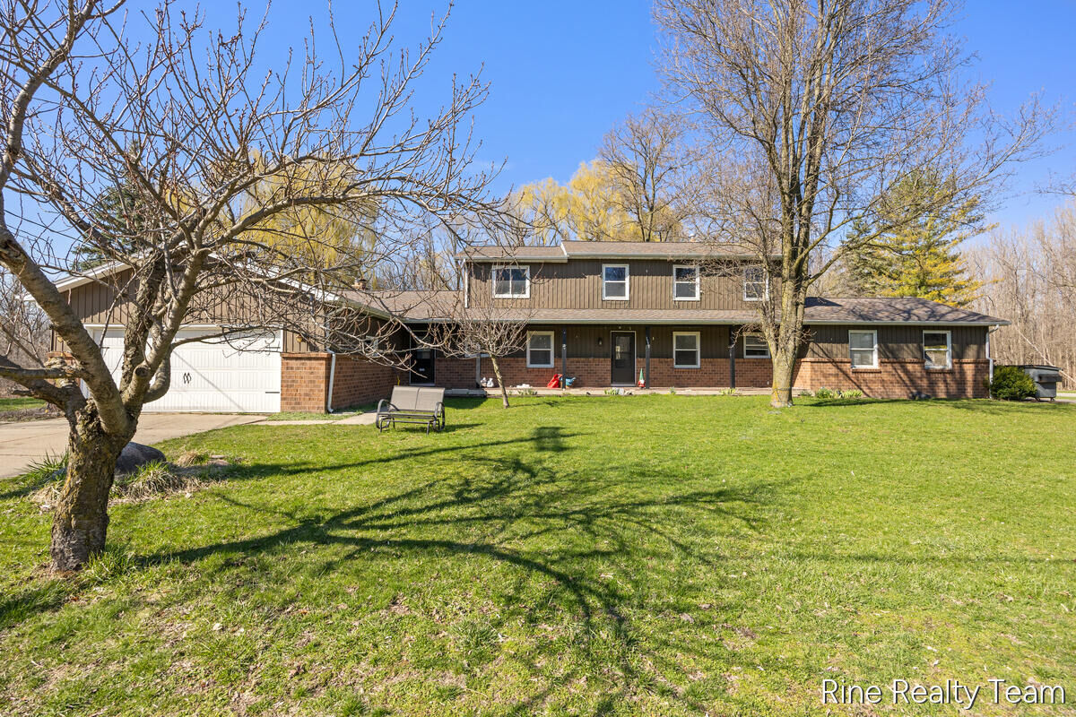 Property Photo: 1555 Knapp Street NE MI 49505