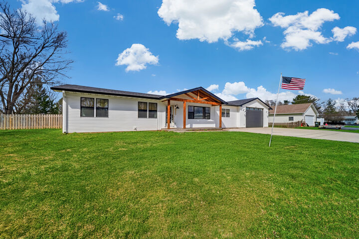 Property Photo: 2314 Westward Drive IL 60081