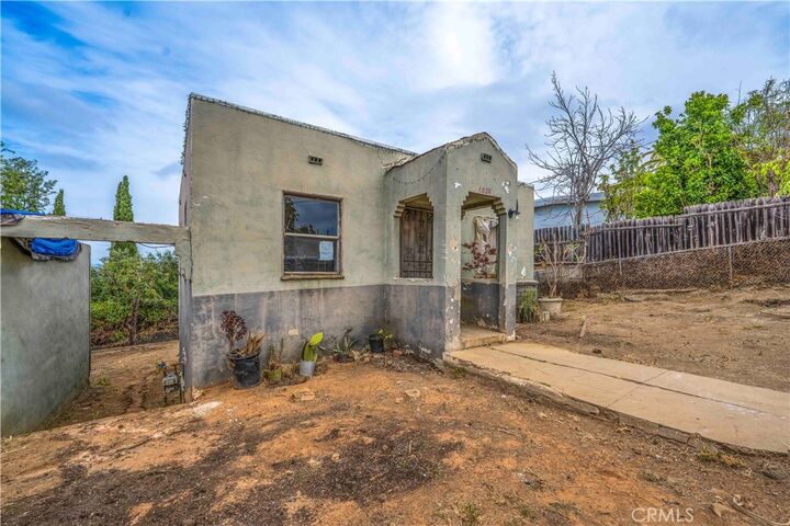Property Photo:  1023 De Garmo Drive  CA 90063 