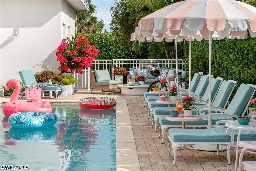 Property Photo:  10042 Vanderbilt Drive  FL 34108 