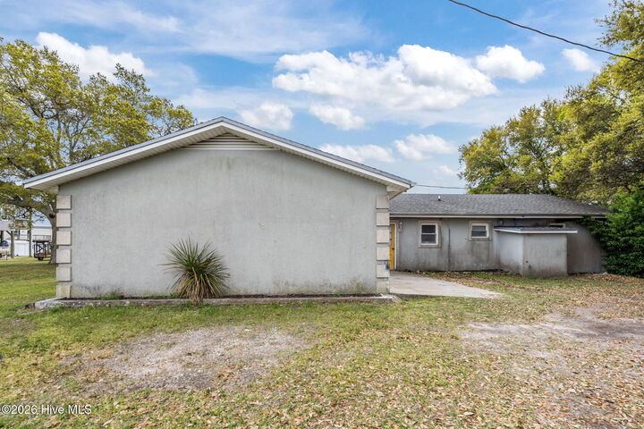 Property Photo:  246 Swan Point Road  NC 28460 