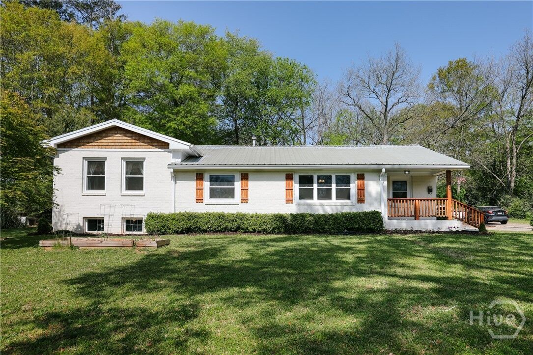 Property Photo: 200 The Plaza GA 30606