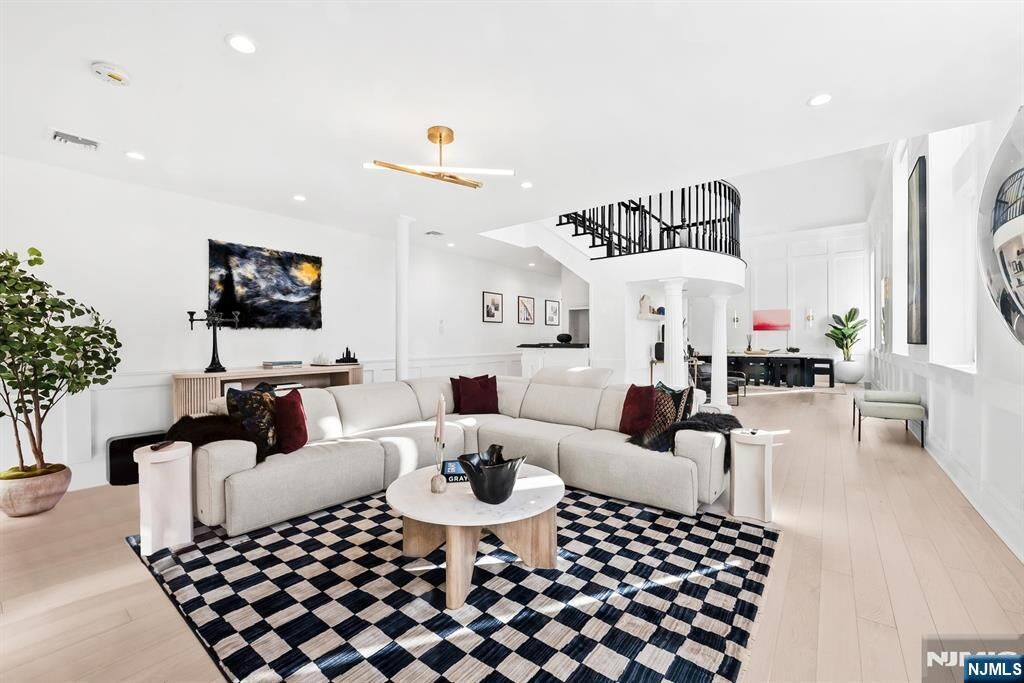 Property Photo:  1101 Bloomfield Street 2  NJ 07030 