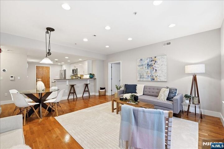 Property Photo:  109 Harrison Street 300  NJ 07030 