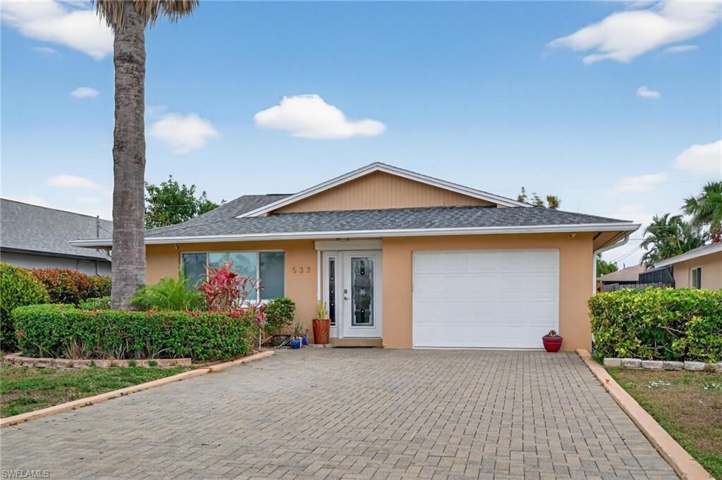 Property Photo: 533 98th Ave N FL 34108