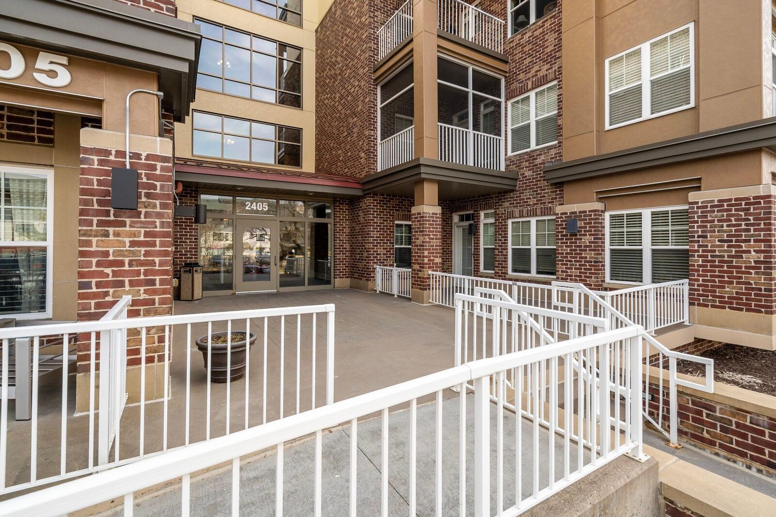 Property Photo:  2405 39th Avenue NE 401  MN 55421 