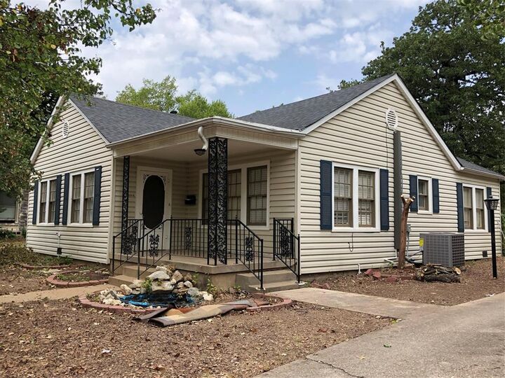 Property Photo:  2517 Honeysuckle Avenue  TX 76111 