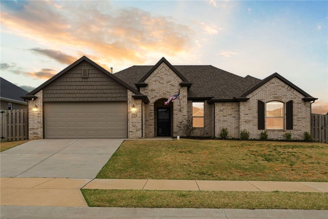 Property Photo:  701 Tiger Eye Avenue  AR 72745 