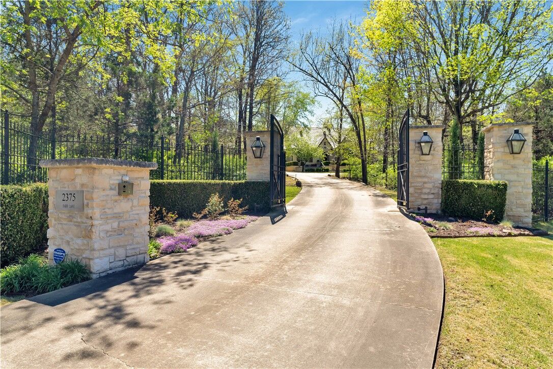 Property Photo:  2375 E Farr Lane  AR 72703 