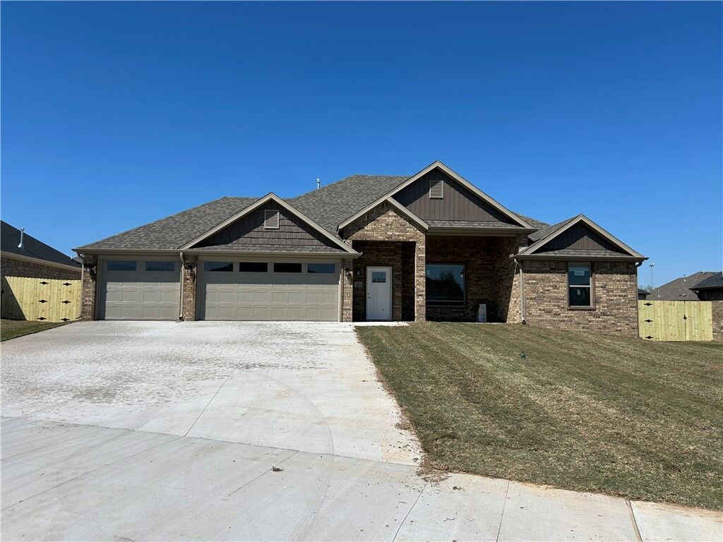 Property Photo:  2234 Crane Avenue  AR 72751 