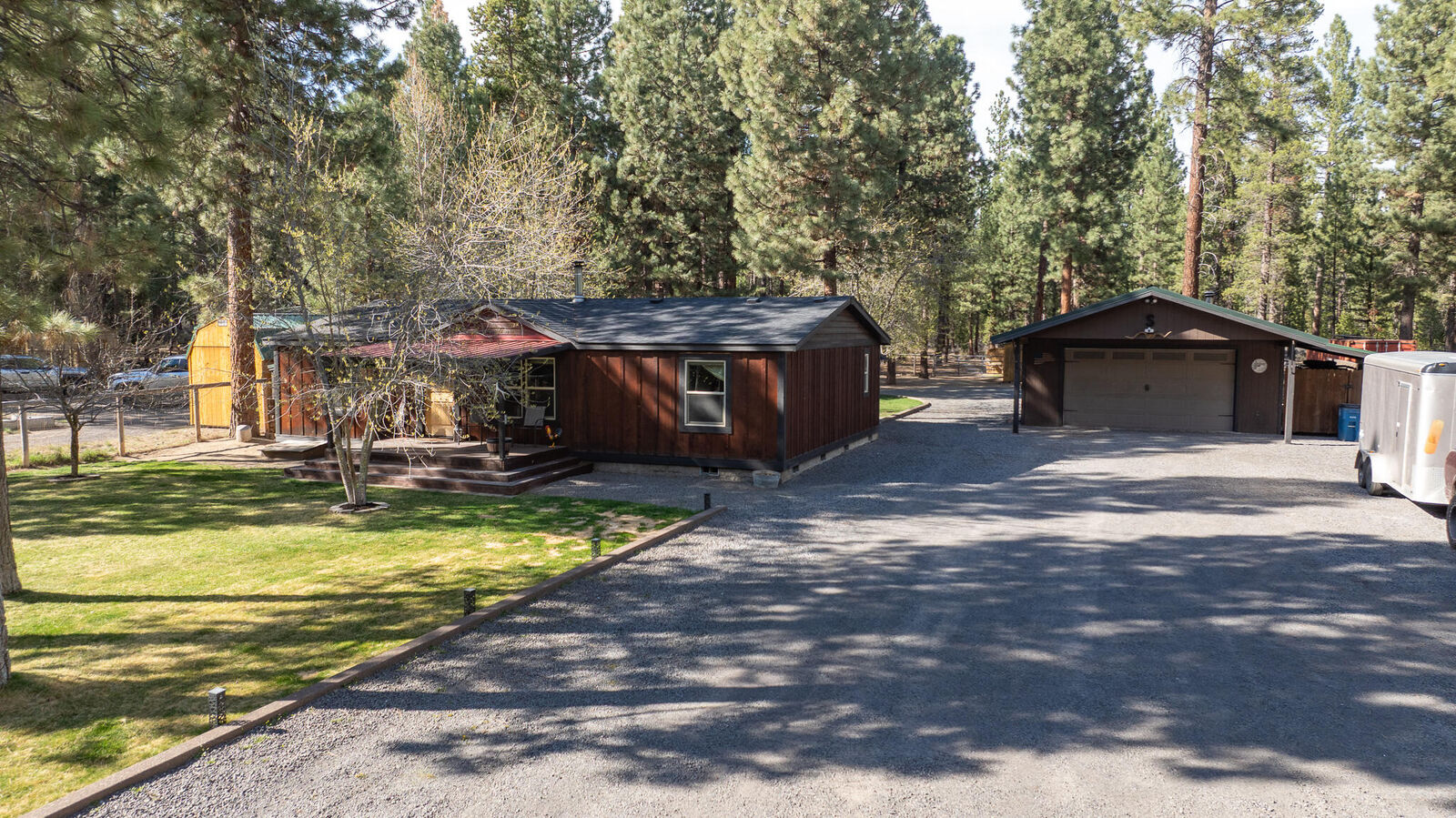 Property Photo: 15376 Bear Street OR 97739