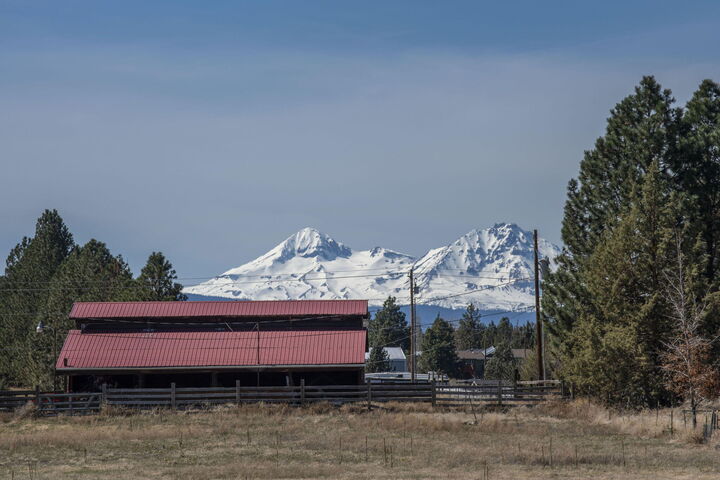 Property Photo:  63320 Deschutes Market Road  OR 97701 