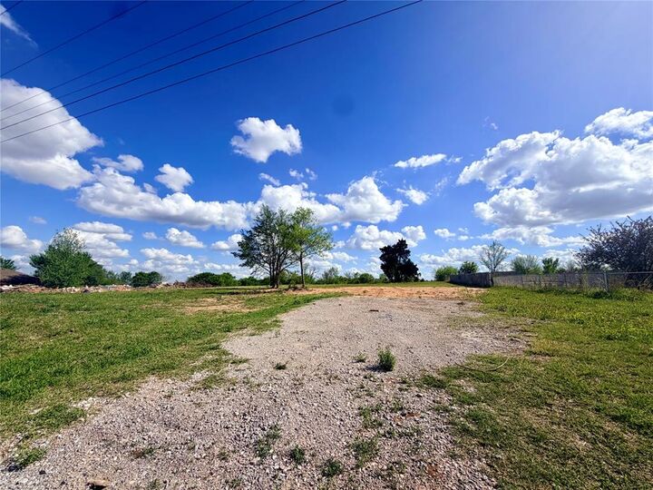 Property Photo:  517 County Road 1390  OK 73018 