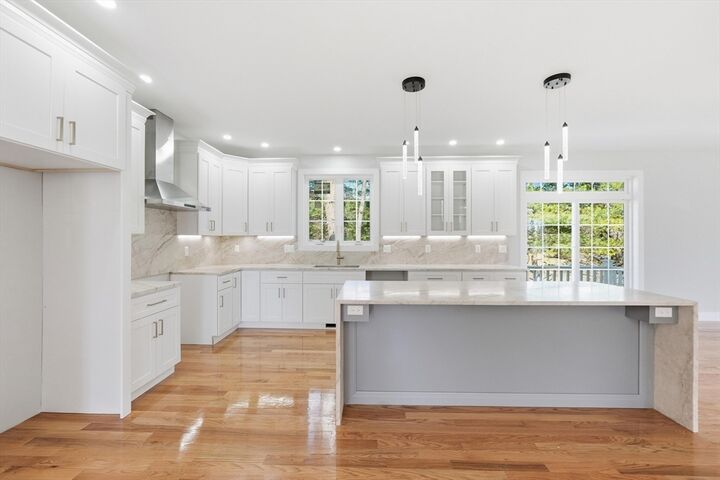 Property Photo: 4 Barrows Rd MA 01609