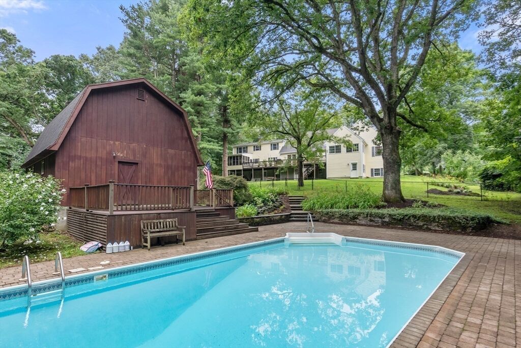 Property Photo:  495 Grafton St  MA 01545 