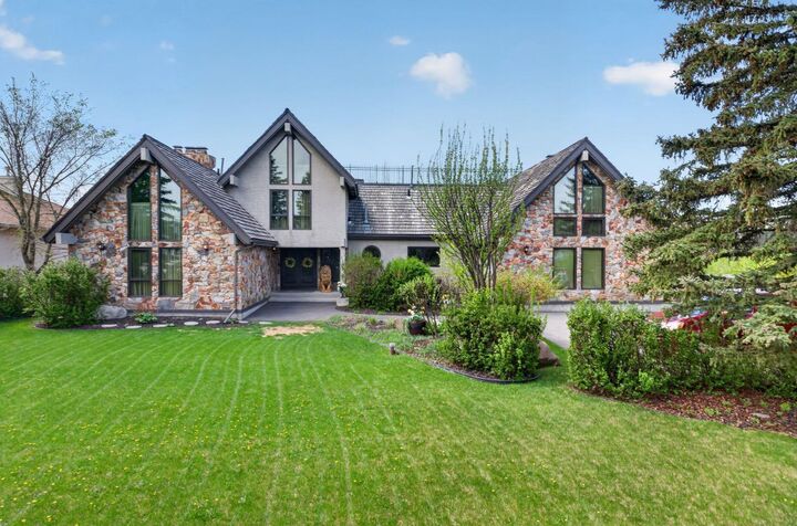 Property Photo:  102 West Terrace Crescent  AB T4C 1R9 