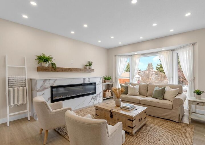 Property Photo:  956 Bracewood Rise SW  AB T2W 3C9 