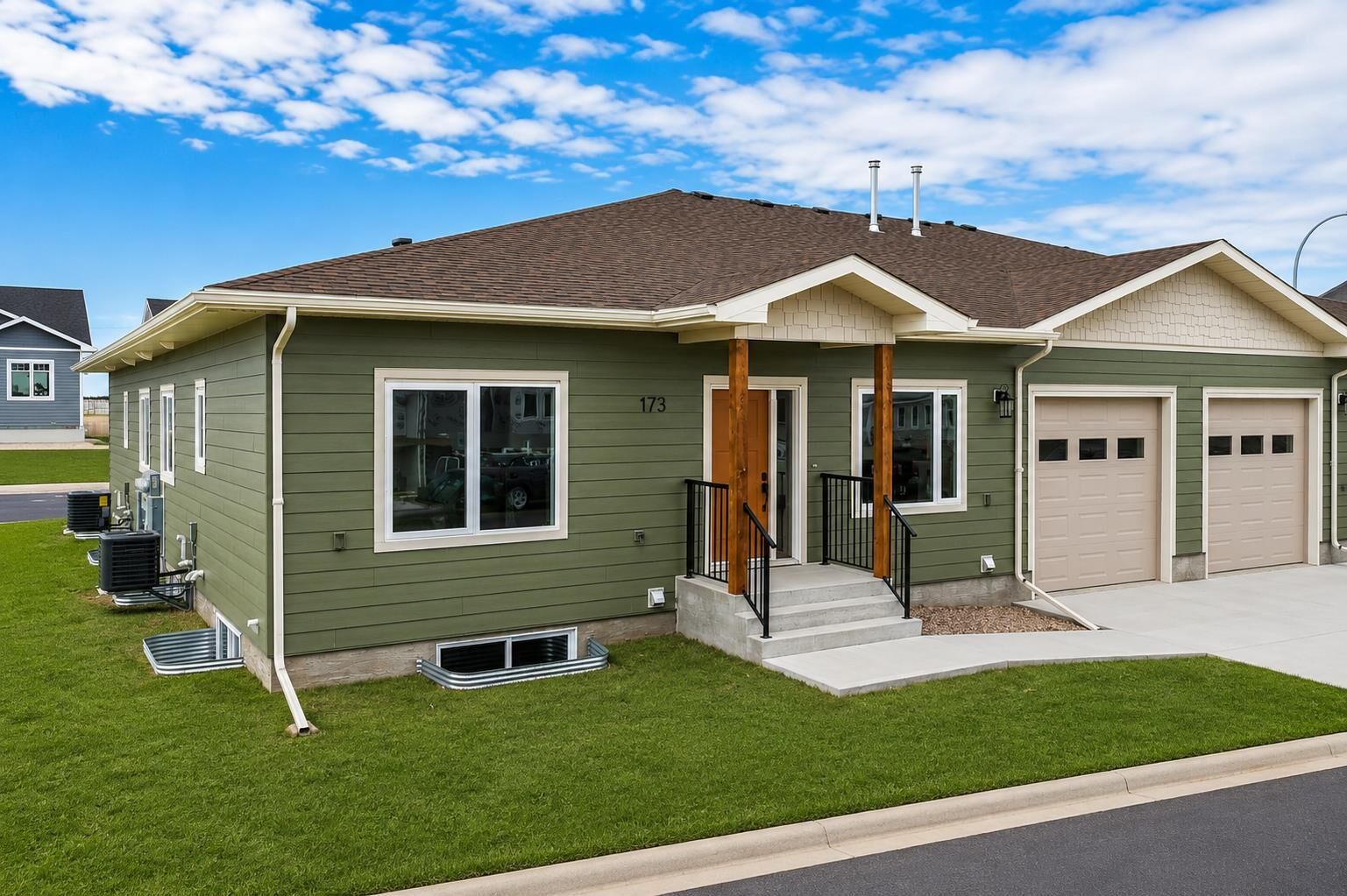 Property Photo: 173 Parkview Crescent W AB T0K 0G0