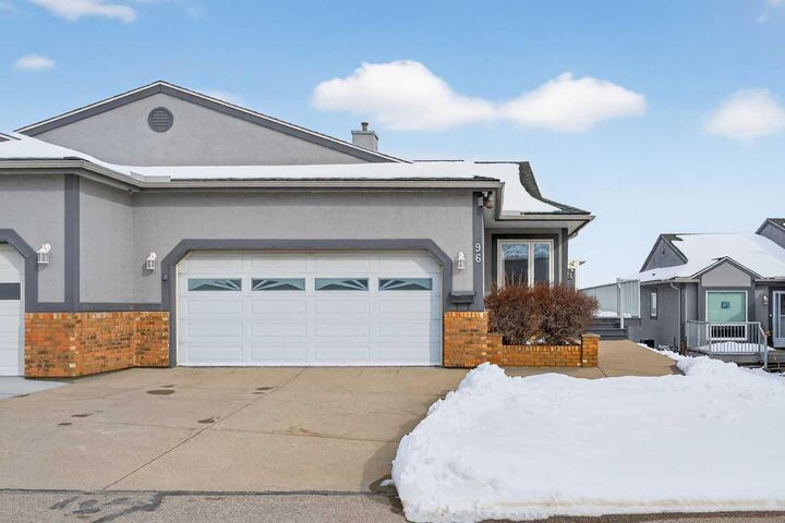 96 Norquay Heights NW — photo 1