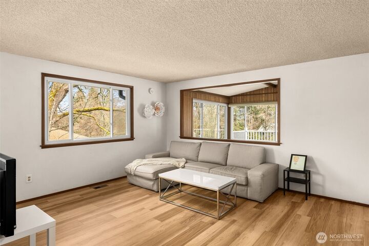 Property Photo:  10317  Roosevelt Way NE  WA 98125 