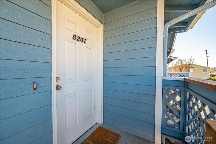 Property Photo: 537 NE Ellis Way B201 WA 98277