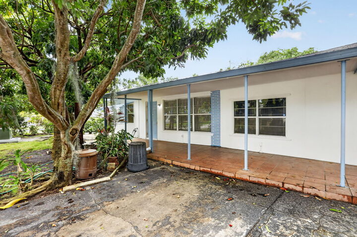 Property Photo:  2411 NE 10th Terrace  FL 33064 