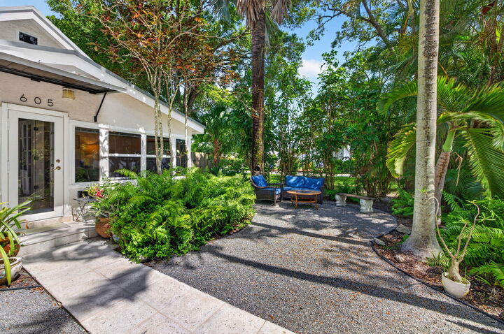 Property Photo: 605 SW 6th Avenue FL 33315
