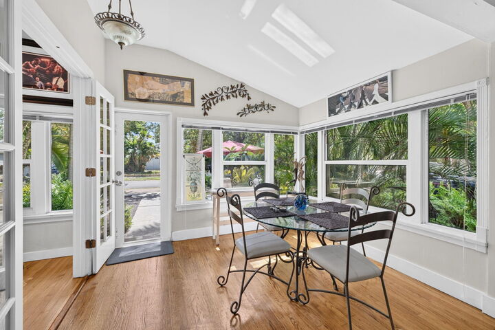 Property Photo:  605 SW 6th Avenue  FL 33315 
