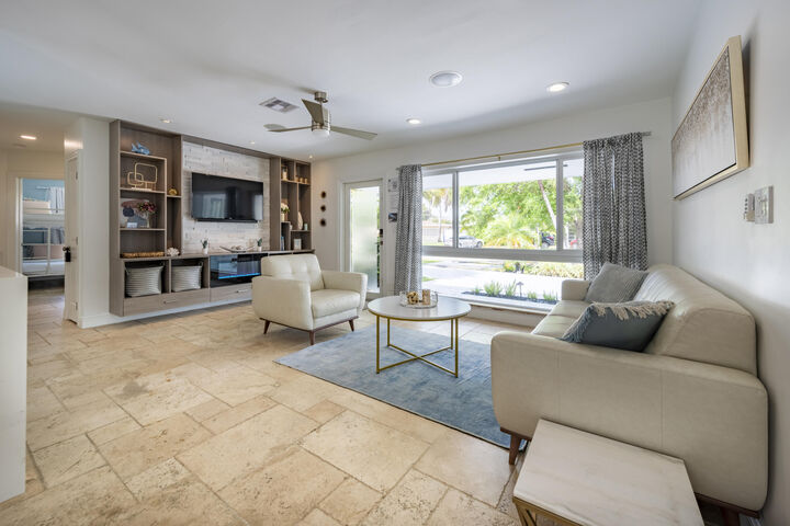 Property Photo: 5930 NE 21st Lane FL 33308